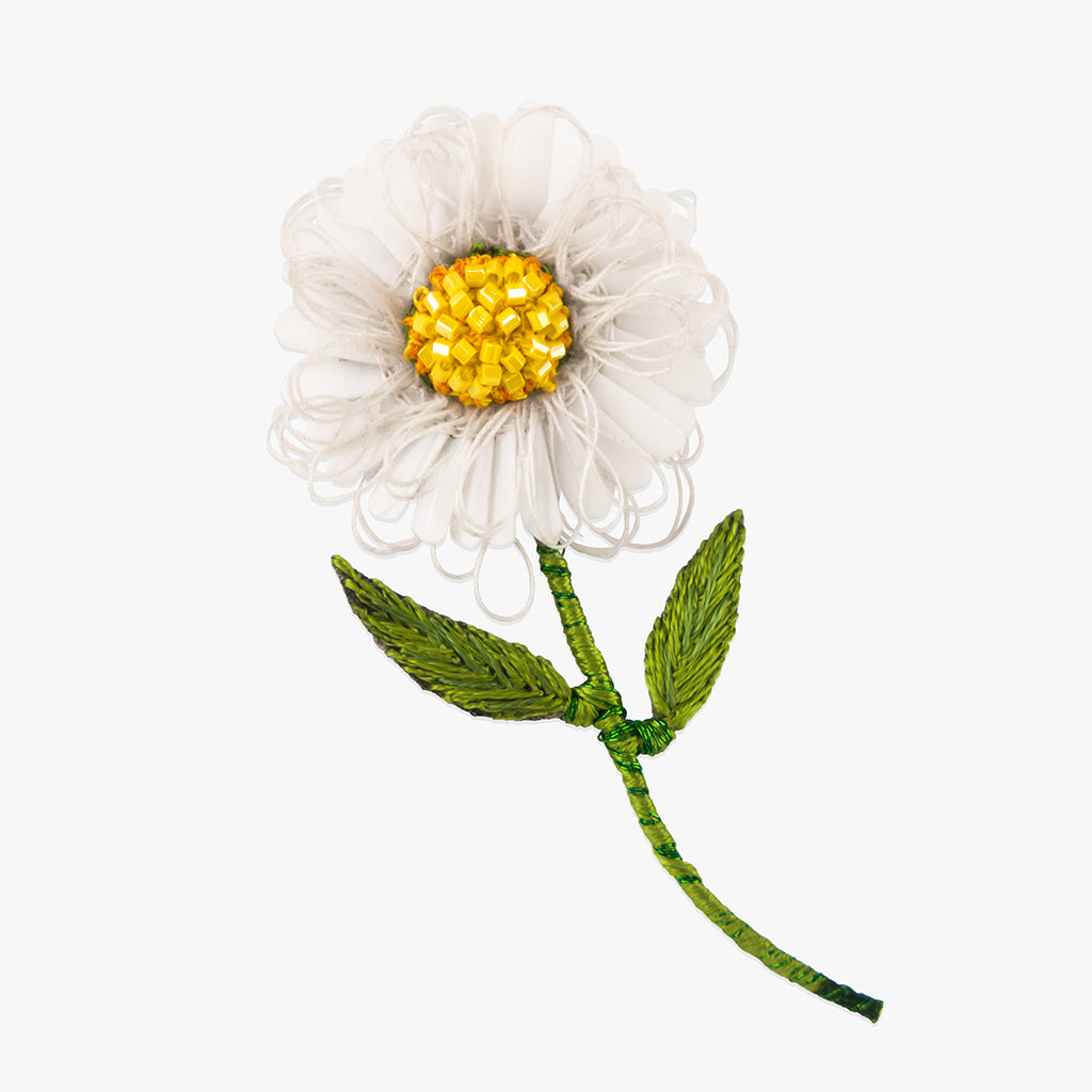 white daisy beaded brooch by Trovelore